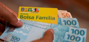 Aprenda como obter uma renda mensal de R$ 900, além de um bônus adicional de R$ 150 pelo programa Bolsa Família.