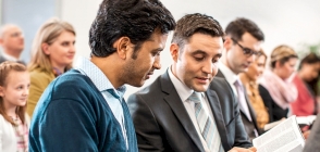 Testemunhas de Jeová iniciam campanha para convidar a comunidade para eventos especiais