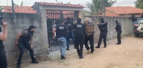 Polícia prende mais de 20 suspeitos de organização criminosa, tráfico e homicídio em operação no CE