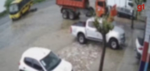 Jovem morre ao cair de moto e ser atropelada por ônibus escolar em Boa Viagem