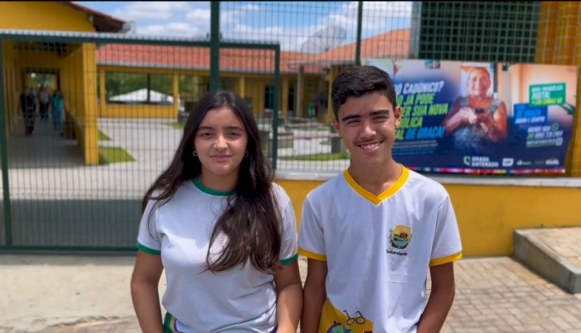 Arthur Douglas e Karen Milena, estudantes da Escola Aníbal Rodrigues Pinheiro