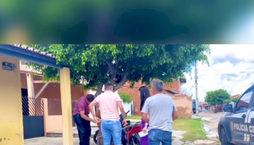 O suspeito não reagiu à prisão e foi detido na manhã desta quarta