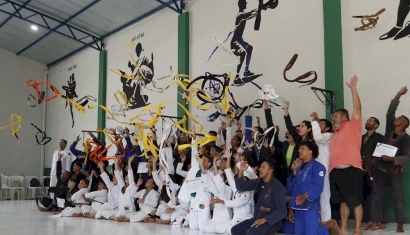 Alunos do Projeto Campeões do Futuro participam de troca de faixas em evento realizado no Centro de Treinamento Mauro Tamiarana.
