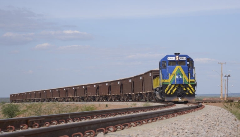 Primeira locomotiva da Transnordestina chega a Quixeramobim nesta sexta-feira (14) em ato simbólico.