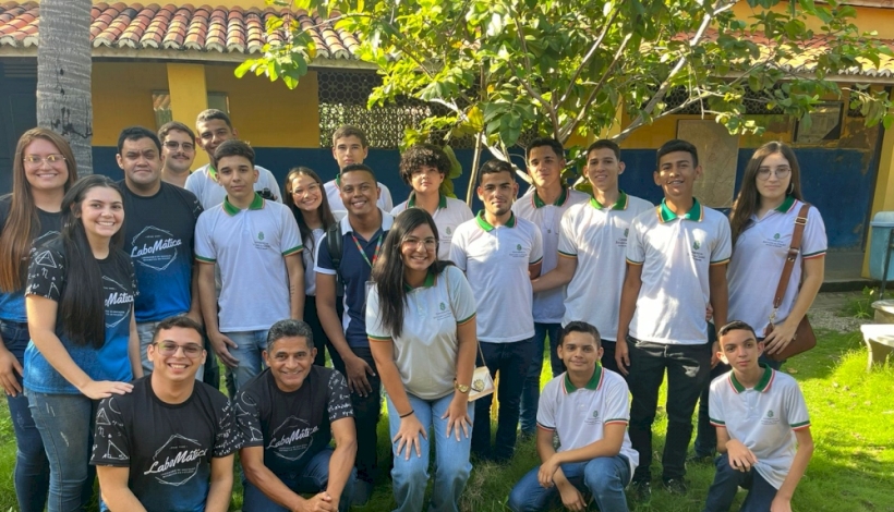 Alunos da E.E.E.P José Ciro visitam a UECE em Quixadá.