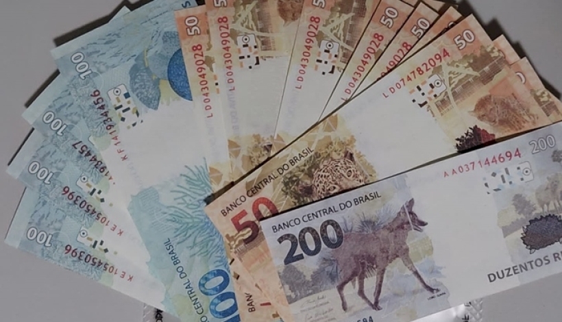 Mulher capturada em Iguatu com R$ 1.200 em notas falsificadas