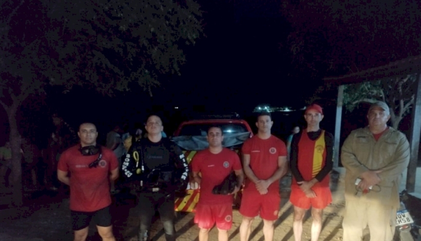 Corpo de Bombeiros resgata corpo submerso em Mombaça.