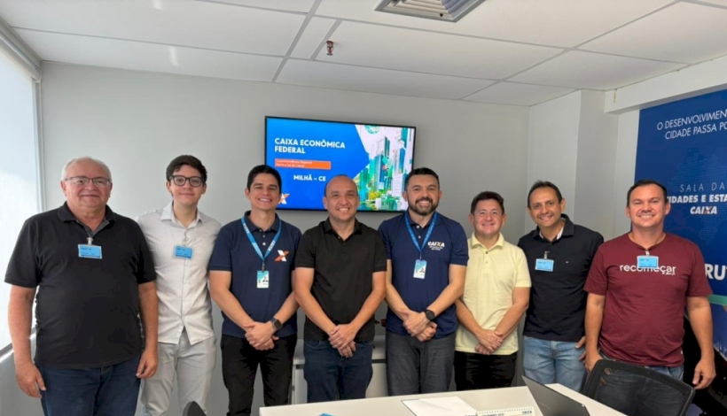 Prefeito Alan Macedo durante a assinatura do convênio